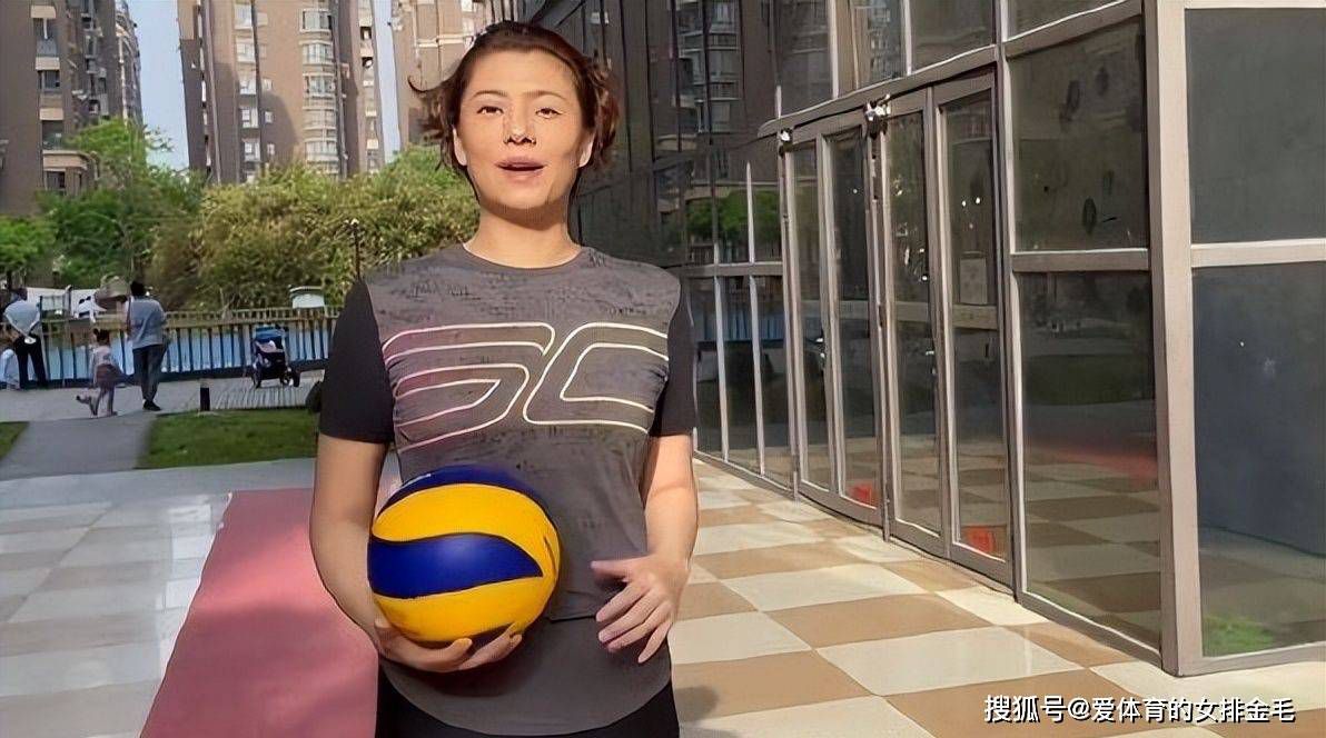 首先，为了体现80年代的风格，剧组特别租下了一座颇具历史、几近全空的地标性商场，将三个楼层65间商铺全部重新装饰，力求将观众带回到那段复古气息浓厚的时光